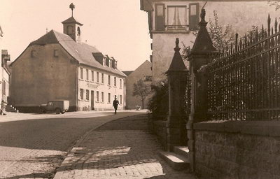 Blick auf das Rohrbacher Rathaus 1948